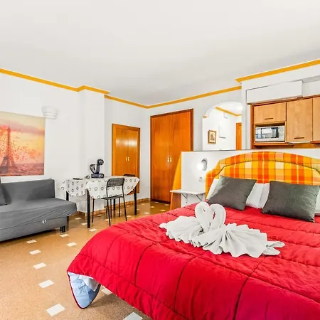 Unique 1-2 מלון דירות 3*